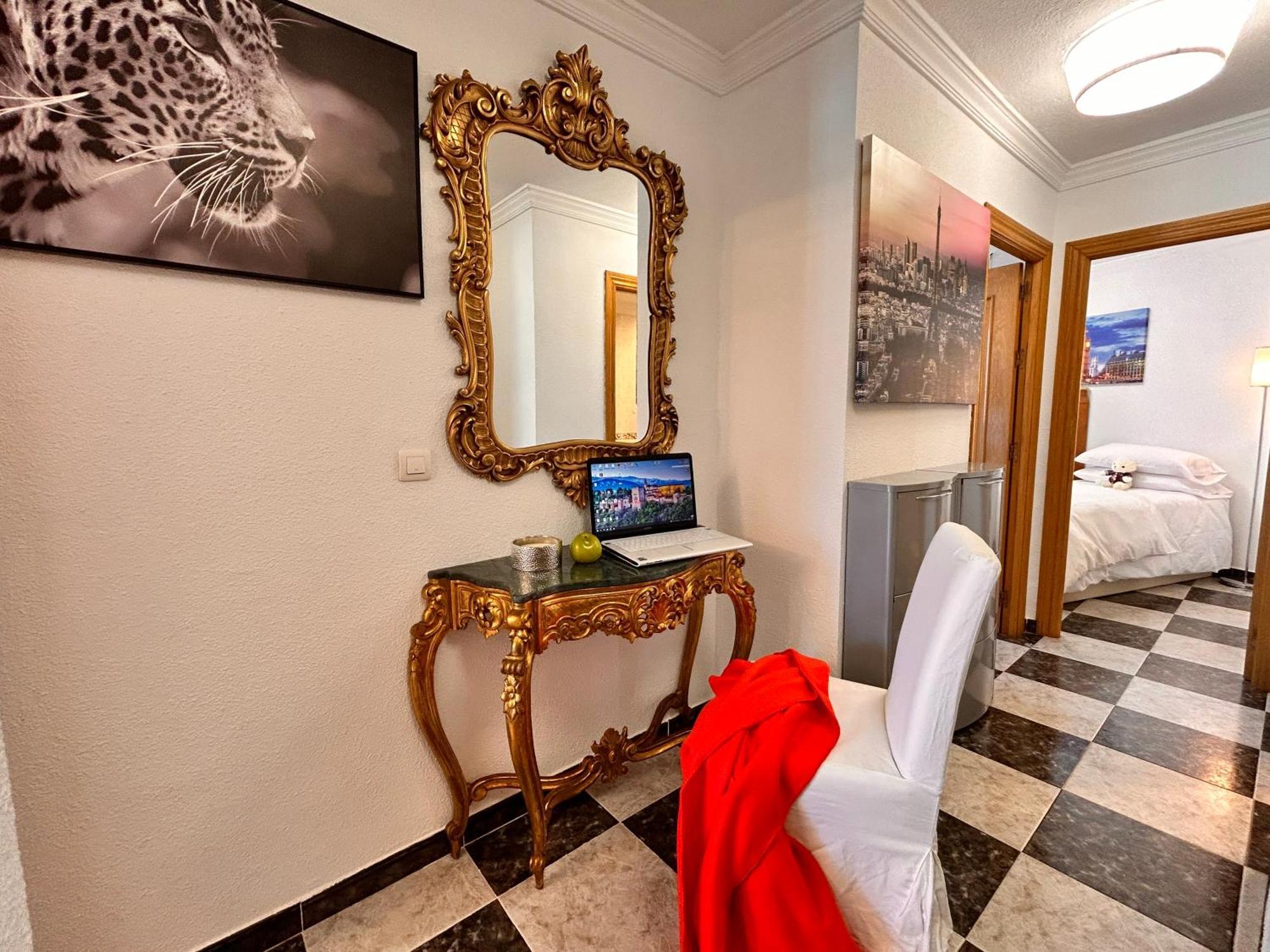 Iberos Royal Appartement La Zubia  Buitenkant foto