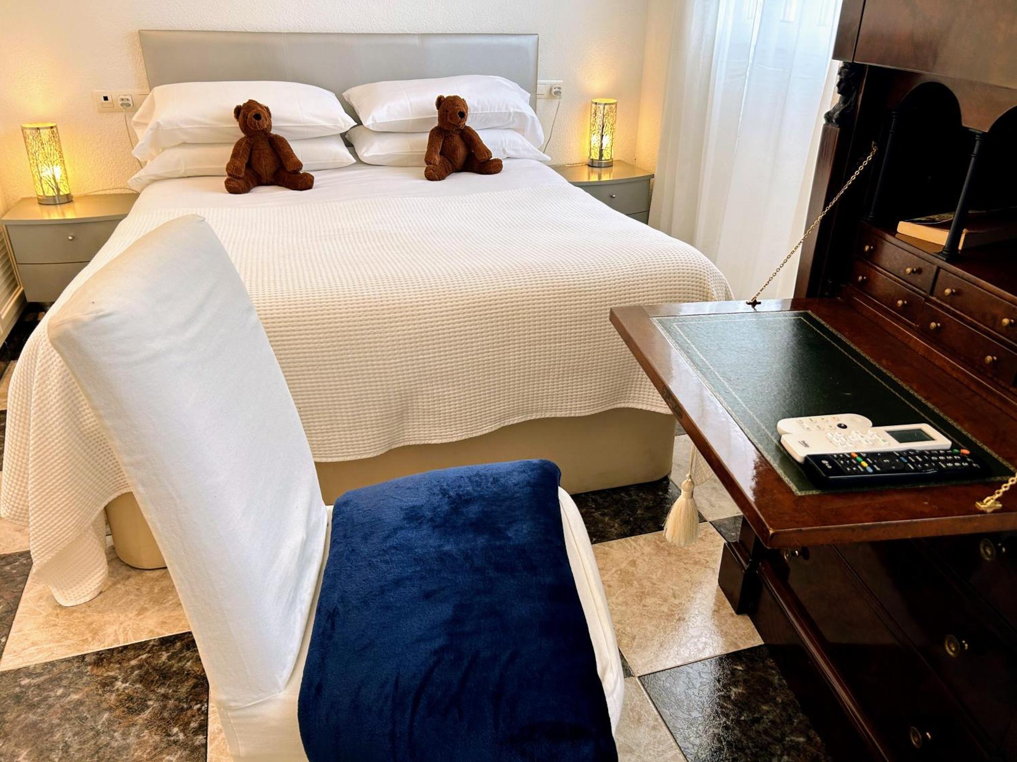 Iberos Royal Appartement La Zubia  Buitenkant foto
